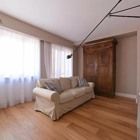 Piazza Cavour 3*